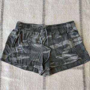 EXPRESS CAMO TENCEL SHORT